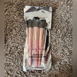 Jazmine Beauty makeup brushes